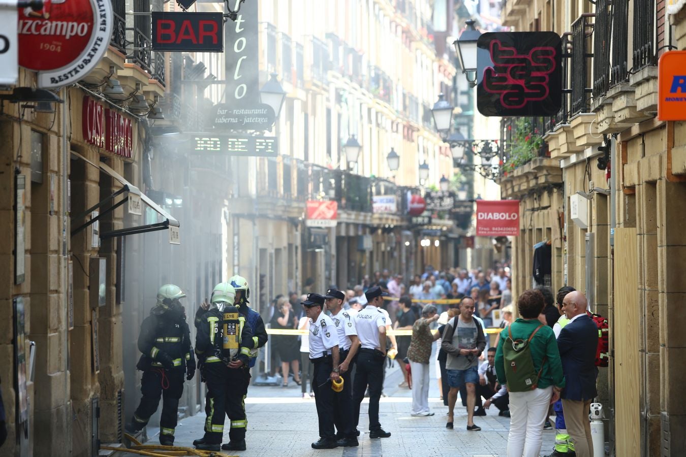 Fotos: Incendio en una vivienda de la Parte Vieja de Donostia