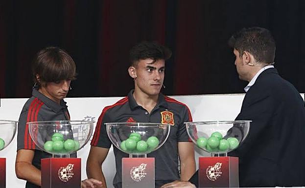 Barrenetxea ha sido el encargado de sacar una bola. 