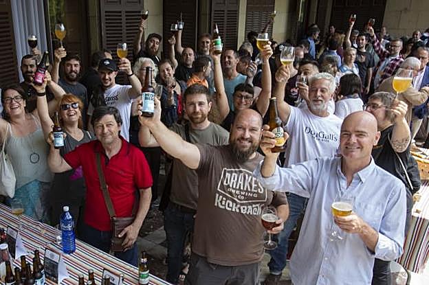 El curso de ayer en el Palacio de Miramar también contó con un túnel de cerveza para los asistentes.