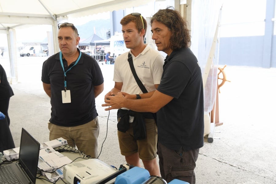 Fotos: Club Elcano espera en el puerto de Getaria