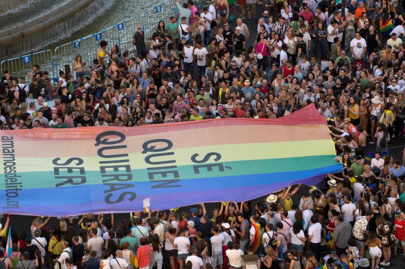 Fotos: Celebración superlativa y multicolor del Orgullo LGTBI en Madrid