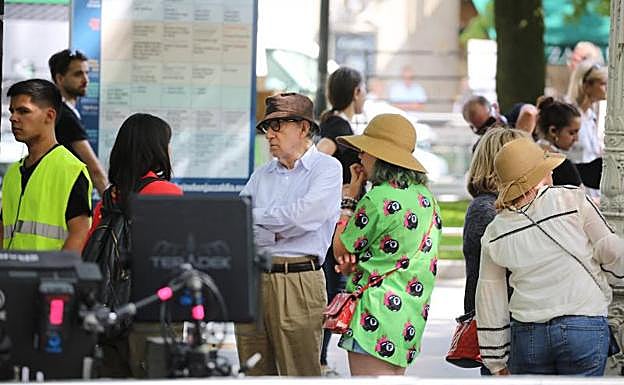 Woody Allen durante el rodaje de una de las escenas de la película en el Boulevard