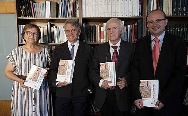 Rosa Ayerbe, Gregorio Monreal, Emiliano López Achurra y Roldán Jimeno durante la presentación