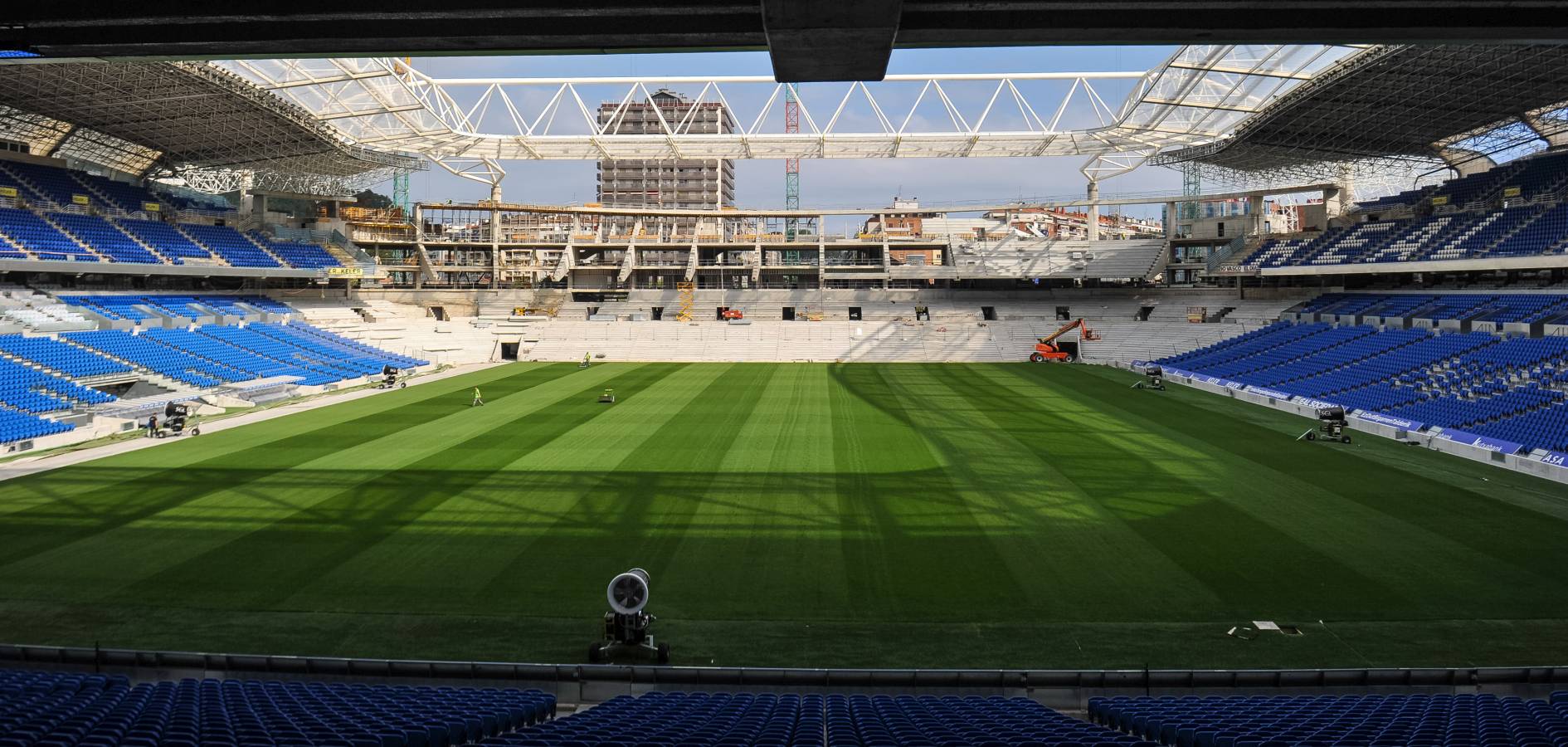 El campo de la Real Sociedad sigue tomando forma.