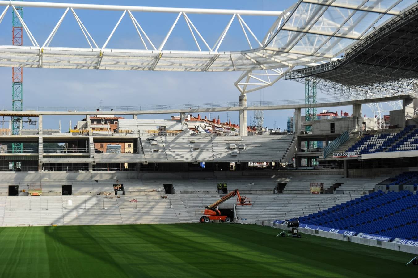 El campo de la Real Sociedad sigue tomando forma.