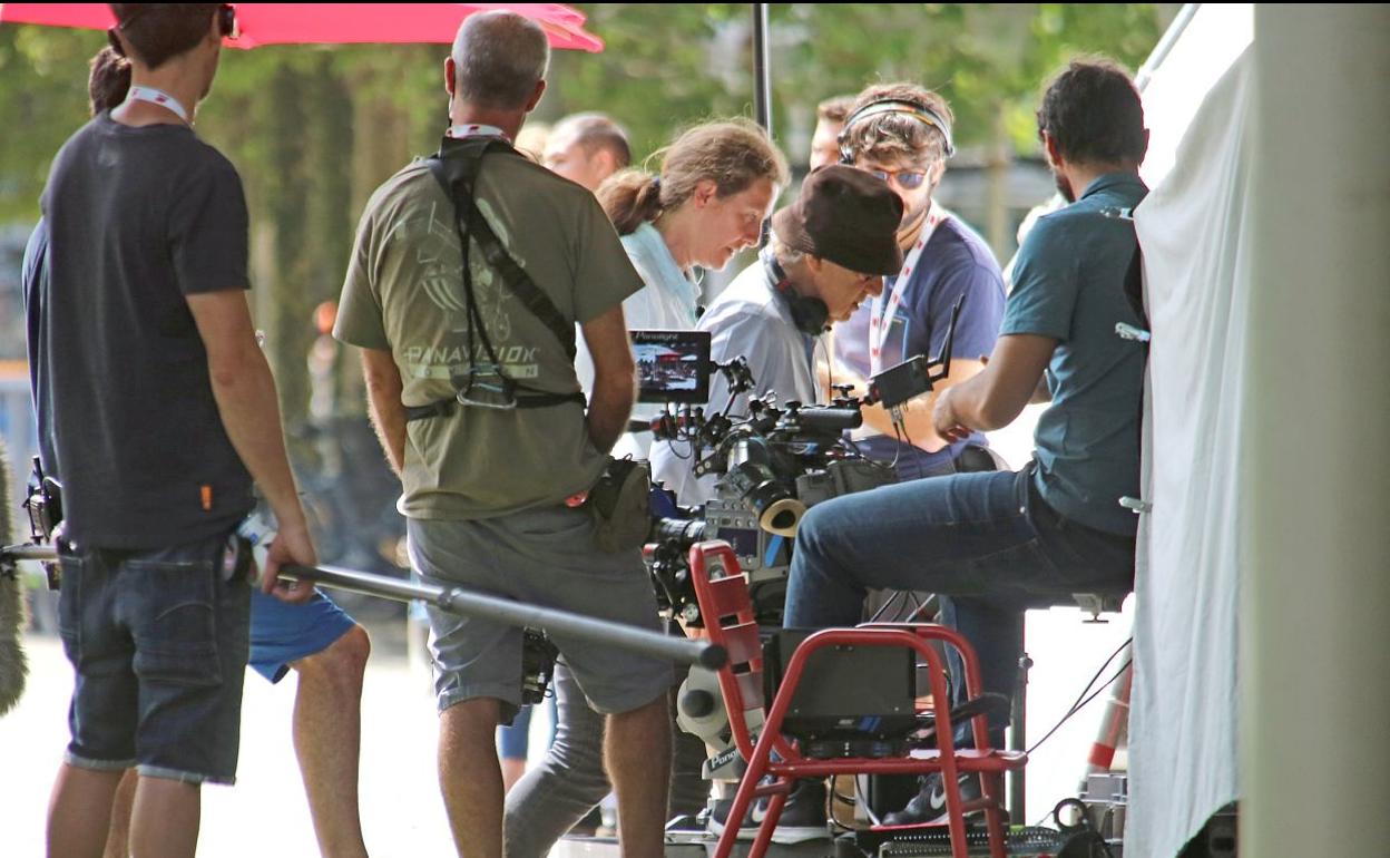 Woody Allen dirigió ayer dos secuencias de su nueva película en el exterior del Victoria Eugenia. 