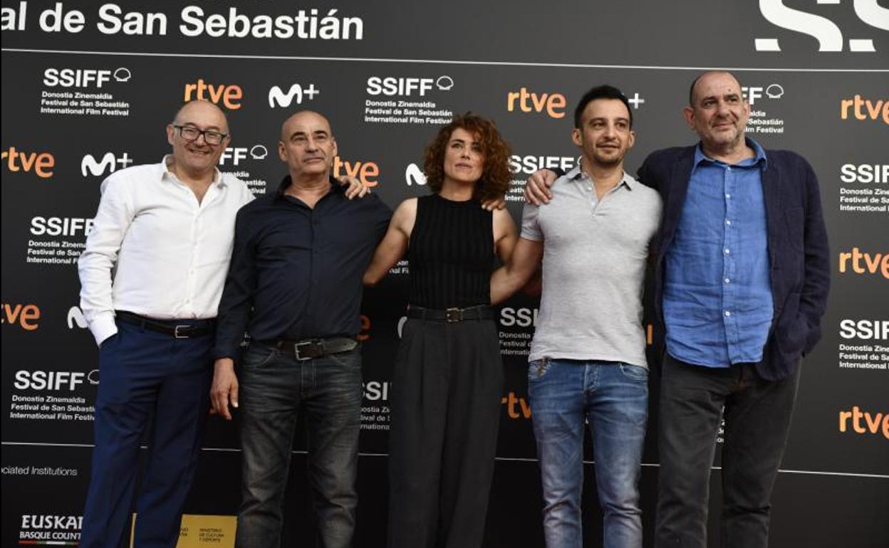 José Luis Rebordinos con Eduard Fernández, Patricia López Arnáiz, Alejandro Amenábar y Karra Elejalde. 