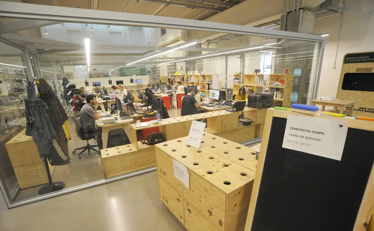 Interior de la biblioteca Ubik. 