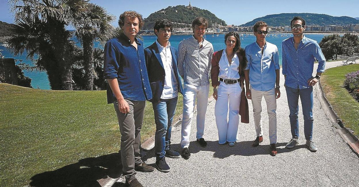 Román, Luis David Adame, Juan Leal, la ganadera Pilar Prado, Ginés Martín y el empresario Manuel 'Chopera', en Miramar. 