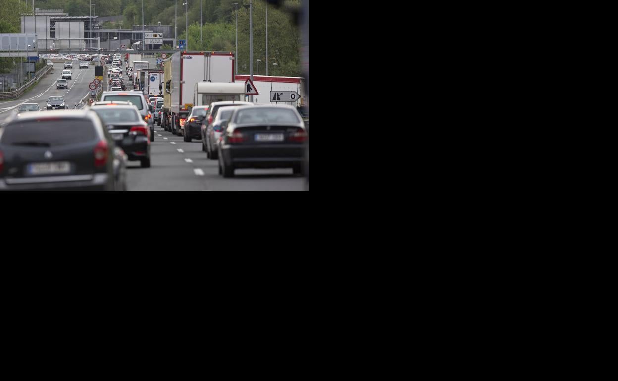 Más de 150.000 vehículos atravesarán el peaje de Irun este fin de semana