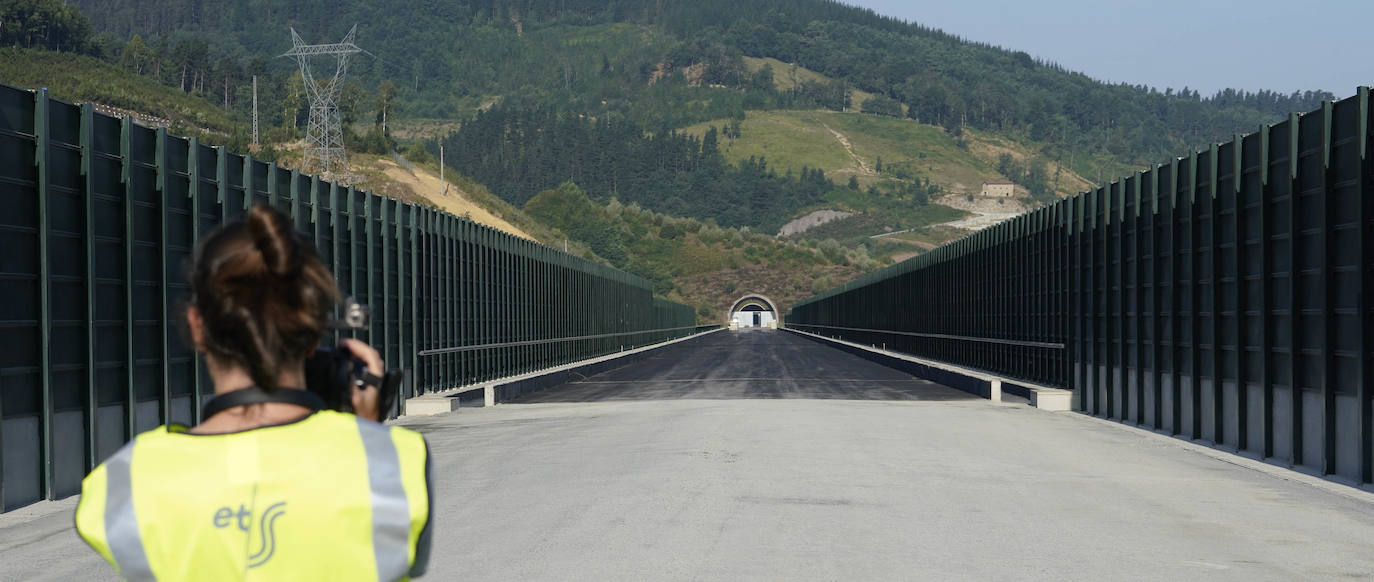 Fotos: El lehendakari visita las obras del TAV en Antuzola