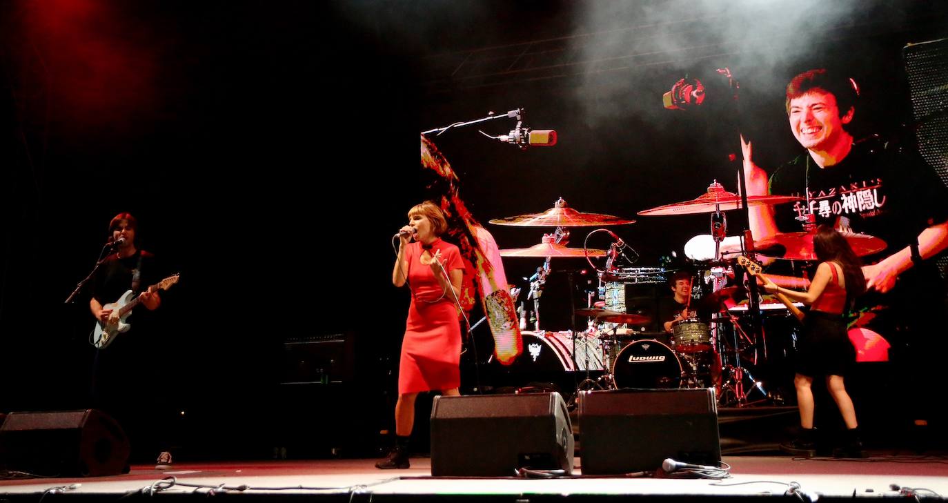 Cris Lizarraga, cada vez mejor frontwoman. 