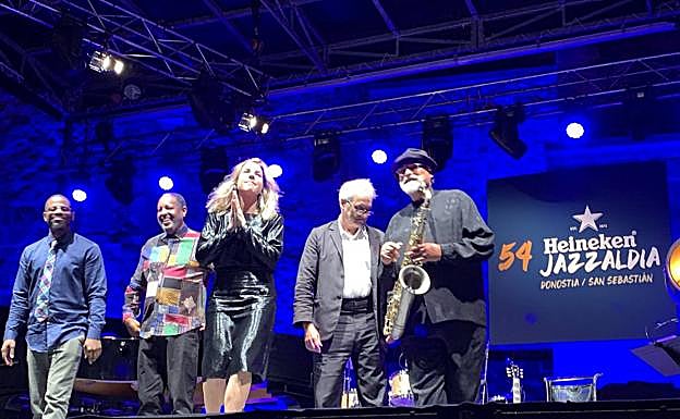 Riggins, Hurst, Krall, Ribot y Lovano, en la despedida. 