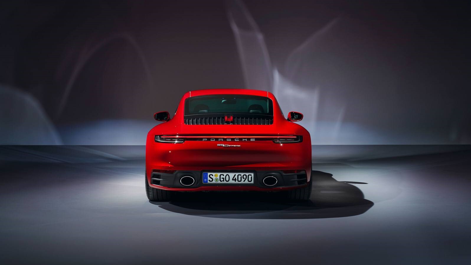 La familia 911 amplía la gama con la versión de acceso a la gama. Tanto en carrocería normal como en cabrio, equipa un motor de seis cilindros que desarrolla 385 caballos de potencia. Es el Porsche 911 más barato: 120.458 euros.