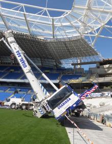 Imagen secundaria 2 - Accidente de una grúa en las obras de Anoeta