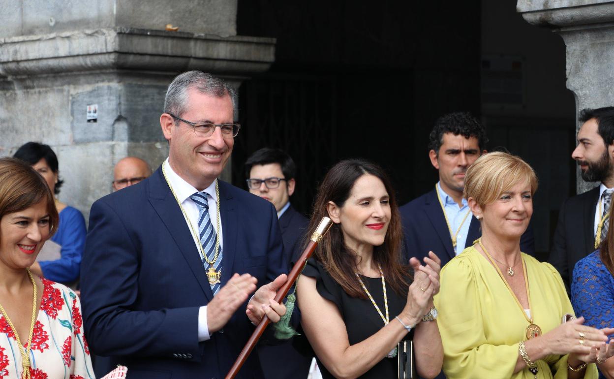 Nagore Alkorta, alcaldesa de Azpeitia; Markel Olano, diputado general de Gipuzkoa; Bakartxo Tejería, presidenta del Parlamento Vasco y Arantxa Tapia, consejera de Desarrollo Económico e Infraestructuras del Gobierno Vasco.