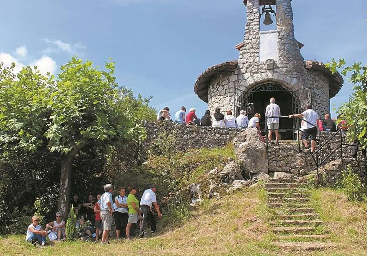 Misa mayor en la ermita y gran ambiente en Santa Bárbara ayer en el día de San Ignacio. 