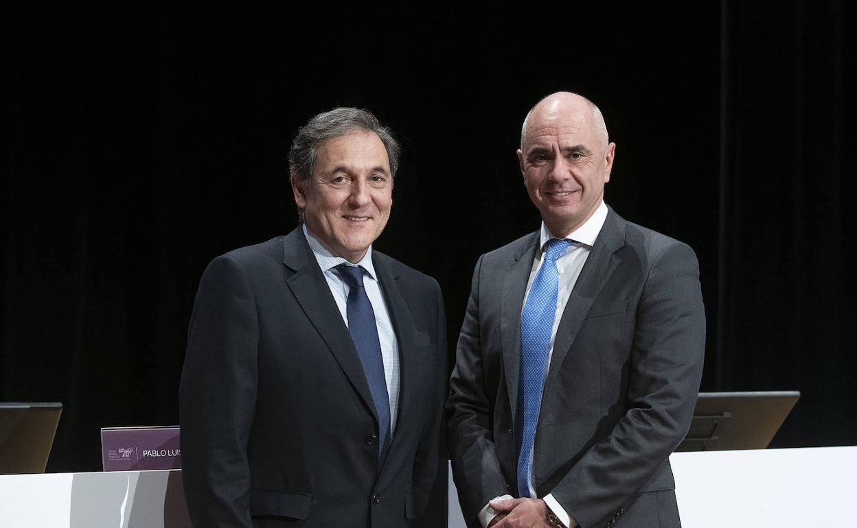 Txomin García y Xabier Egibar, presidente y director general de Laboral Kutxa, respectivamente. 