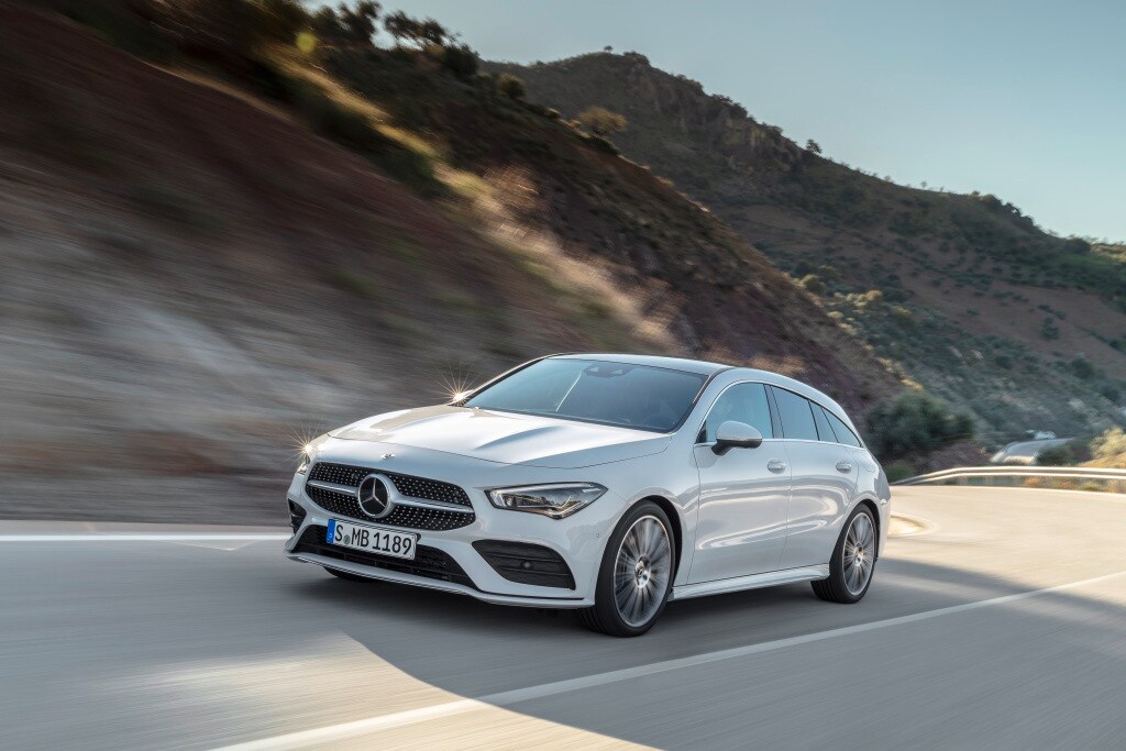 Mercedes acaba de anunciar la próxima comercialización del CLA Shooting Brake, el práctico, deportivo y familiar modelo de la marca de la estrella. La gama se compone de tres versiones gasolina y dos diésel. Los precios arrancan desde 32.550 euros.