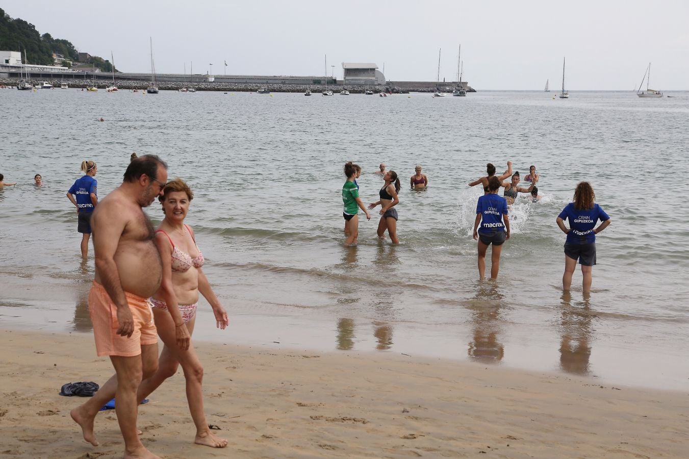 Fotos: Así ha sido el entrenamiento de las jugadoras de Arconada en Hondarribia