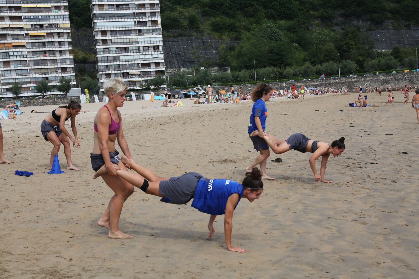 Fotos: Así ha sido el entrenamiento de las jugadoras de Arconada en Hondarribia