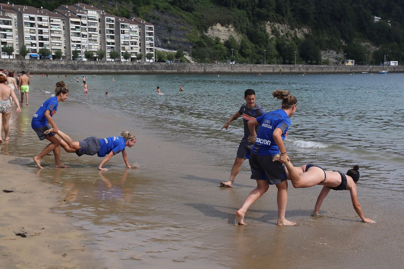 Fotos: Así ha sido el entrenamiento de las jugadoras de Arconada en Hondarribia