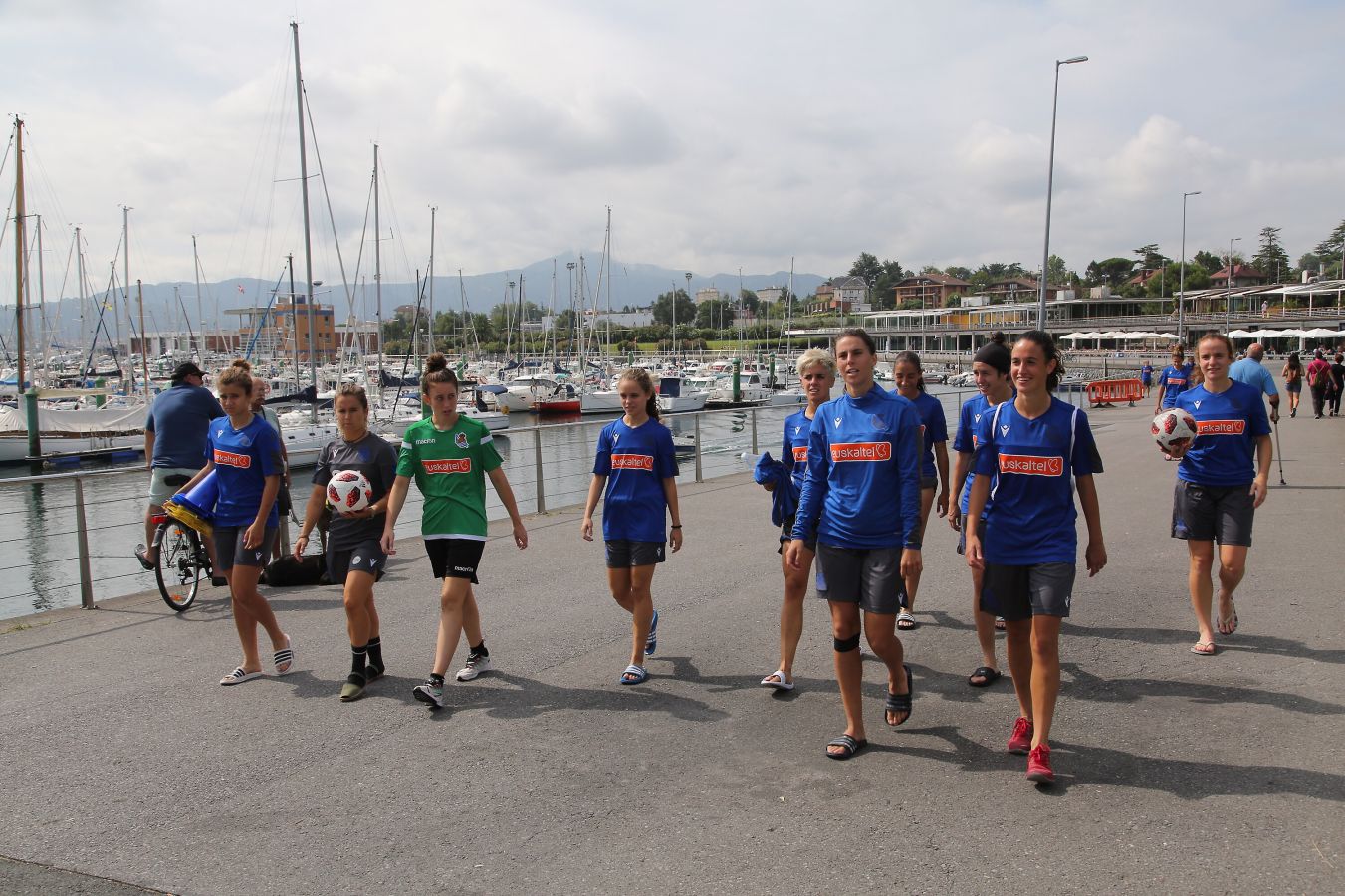 Fotos: Así ha sido el entrenamiento de las jugadoras de Arconada en Hondarribia