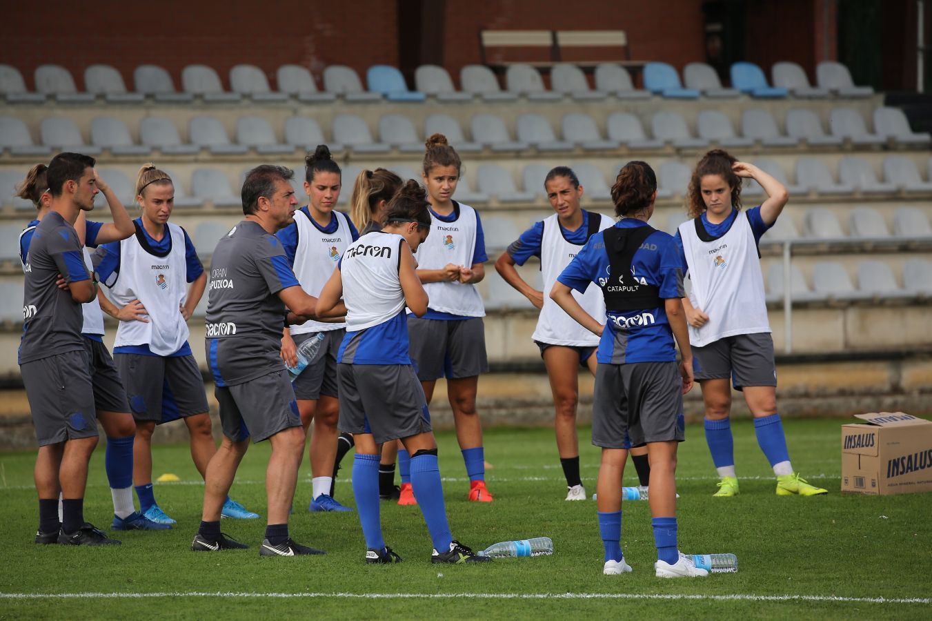 Fotos: Así ha sido el entrenamiento de las jugadoras de Arconada en Hondarribia