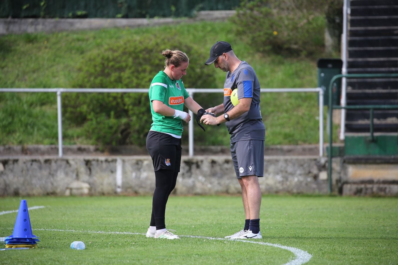 Fotos: Así ha sido el entrenamiento de las jugadoras de Arconada en Hondarribia