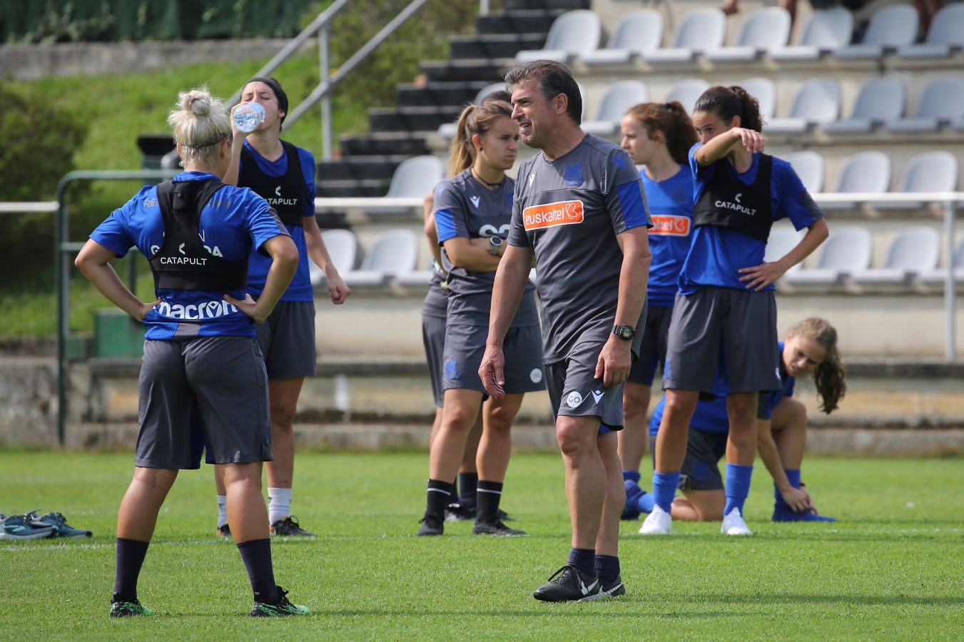 Fotos: Así ha sido el entrenamiento de las jugadoras de Arconada en Hondarribia