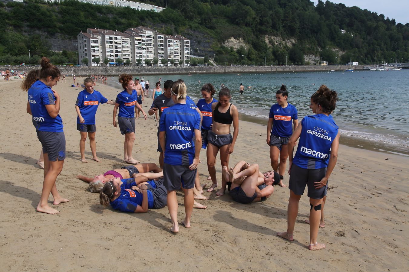 Fotos: Así ha sido el entrenamiento de las jugadoras de Arconada en Hondarribia