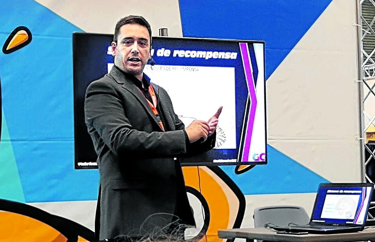 Asesoría. Montiel, durante su charla en la última Euskal Encounter, uno de los foros más veteranos de Europa de aficionados y profesionales de la informática.