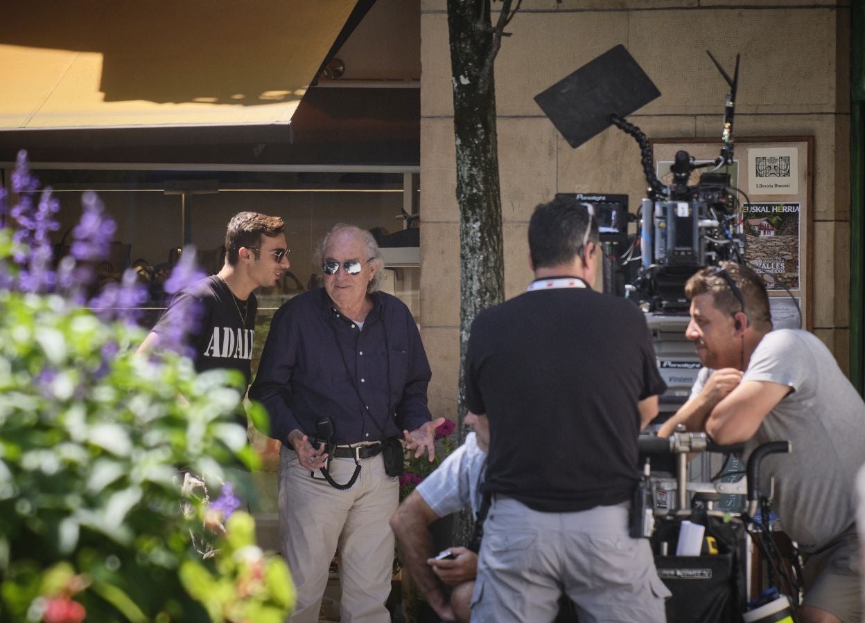 Fotos: Woody Allen rueda en la librería Donosti