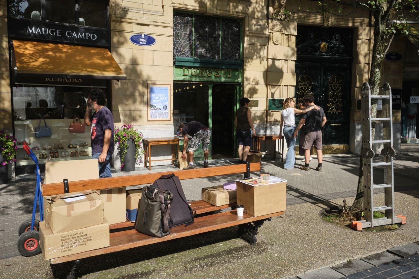 Fotos: Woody Allen rueda en la librería Donosti