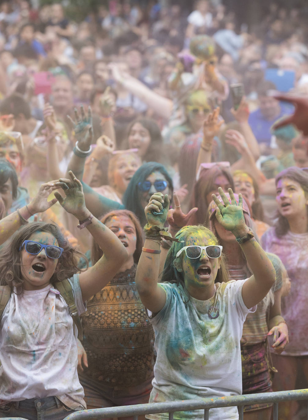 Una de las grandes novedades de esta Aste Nagusia 2019 ha sido la 'holi fest' hindú que se ha organizado en el Boulevard donostiarra