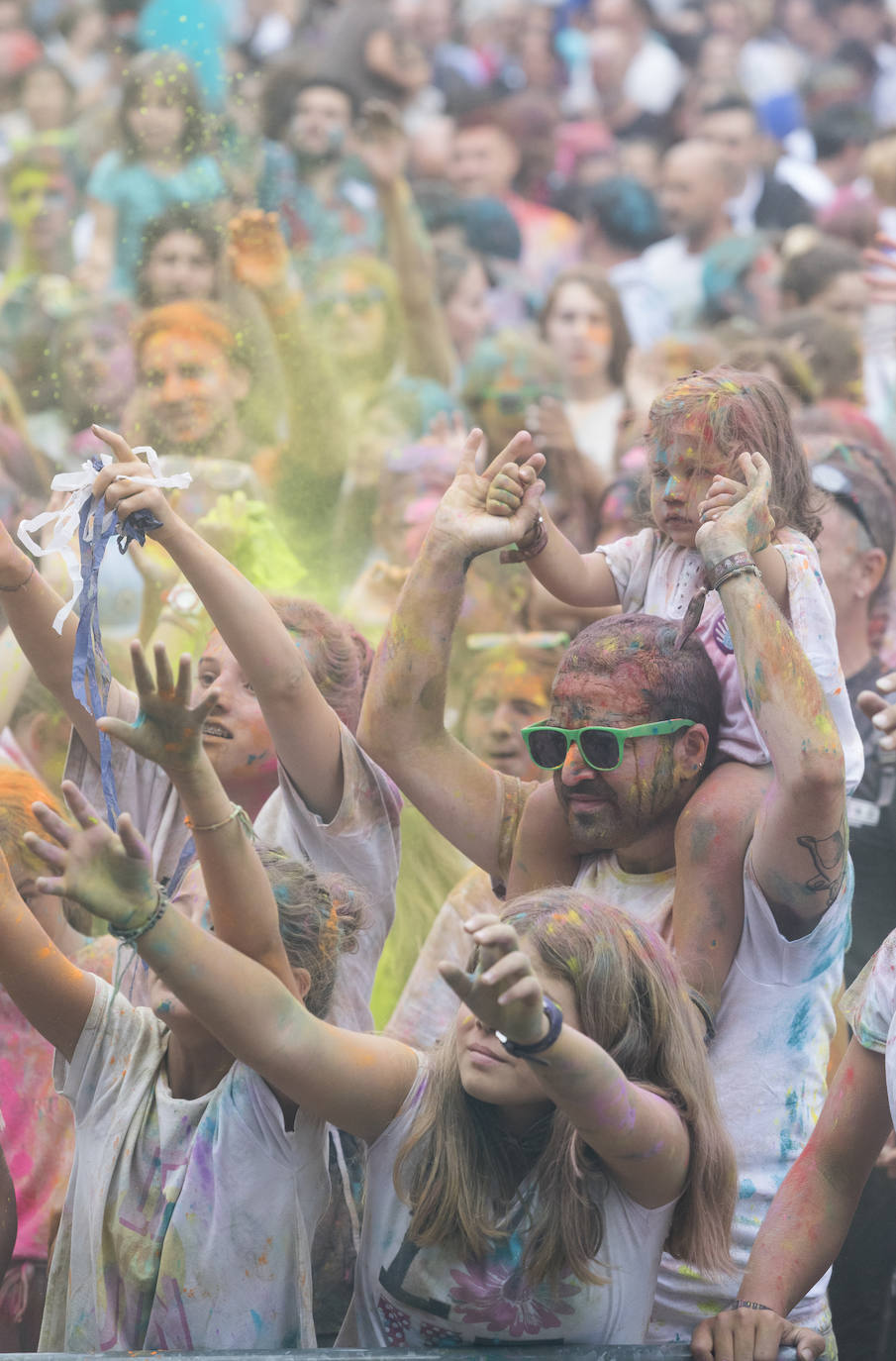 Una de las grandes novedades de esta Aste Nagusia 2019 ha sido la 'holi fest' hindú que se ha organizado en el Boulevard donostiarra