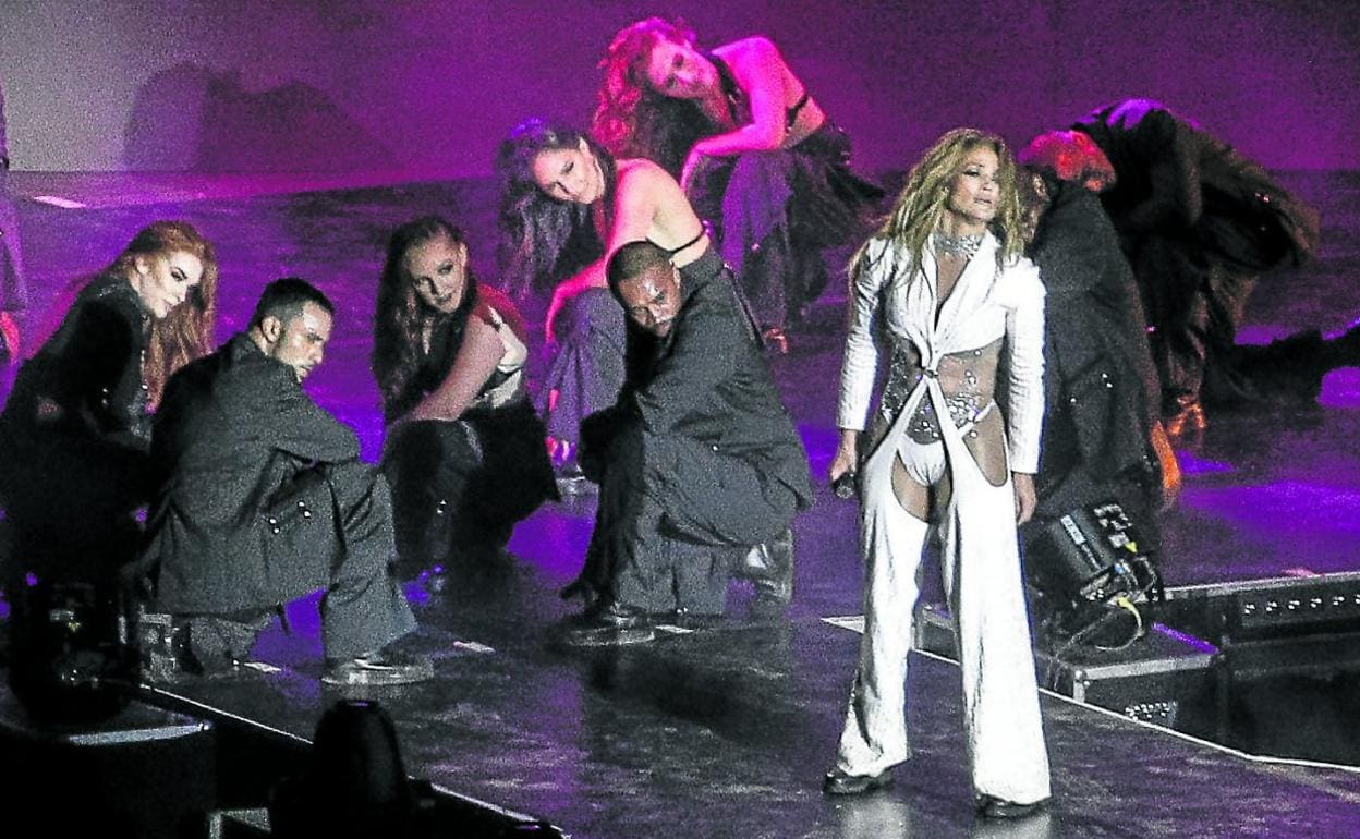 Jennifer Lopez, durante el concierto que ofreció el jueves en la localidad malagueña de Fuengirola. 