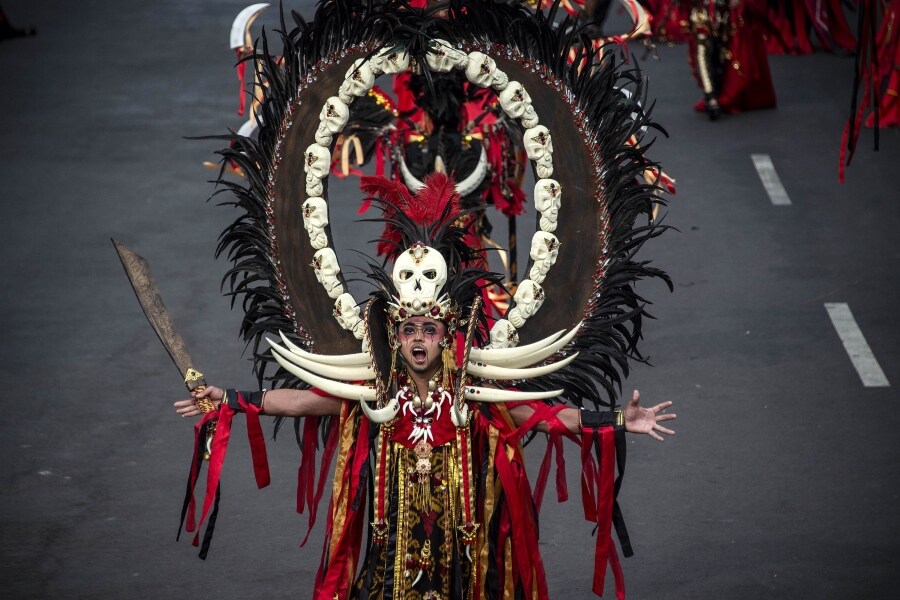 Jember Fashion Carnaval es un carnaval que se celebra de forma anual en la ciudad de Jember, Java oriental. Este carnaval, que se inspira en objetos de todo el mundo y en la naturaleza, no deja a nadie indiferente.