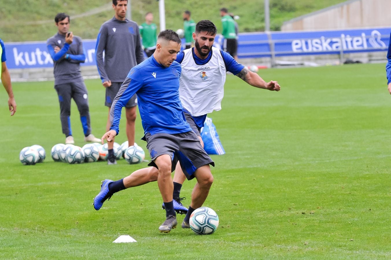 Solo diez jugadores de campo han saltado a las instalaciones del Jose Luis Orbegozo. El técnico oriotarra ha querido dar descanso a muchos de sus futbolistas tras los dos últimos partidos de pretemporada y citó en el entrenamiento de hoy a los que no participaron en la final de la Euskal Herriko Txapelketa.