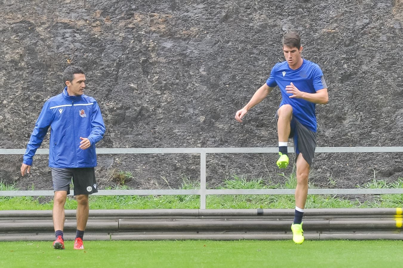 Solo diez jugadores de campo han saltado a las instalaciones del Jose Luis Orbegozo. El técnico oriotarra ha querido dar descanso a muchos de sus futbolistas tras los dos últimos partidos de pretemporada y citó en el entrenamiento de hoy a los que no participaron en la final de la Euskal Herriko Txapelketa.