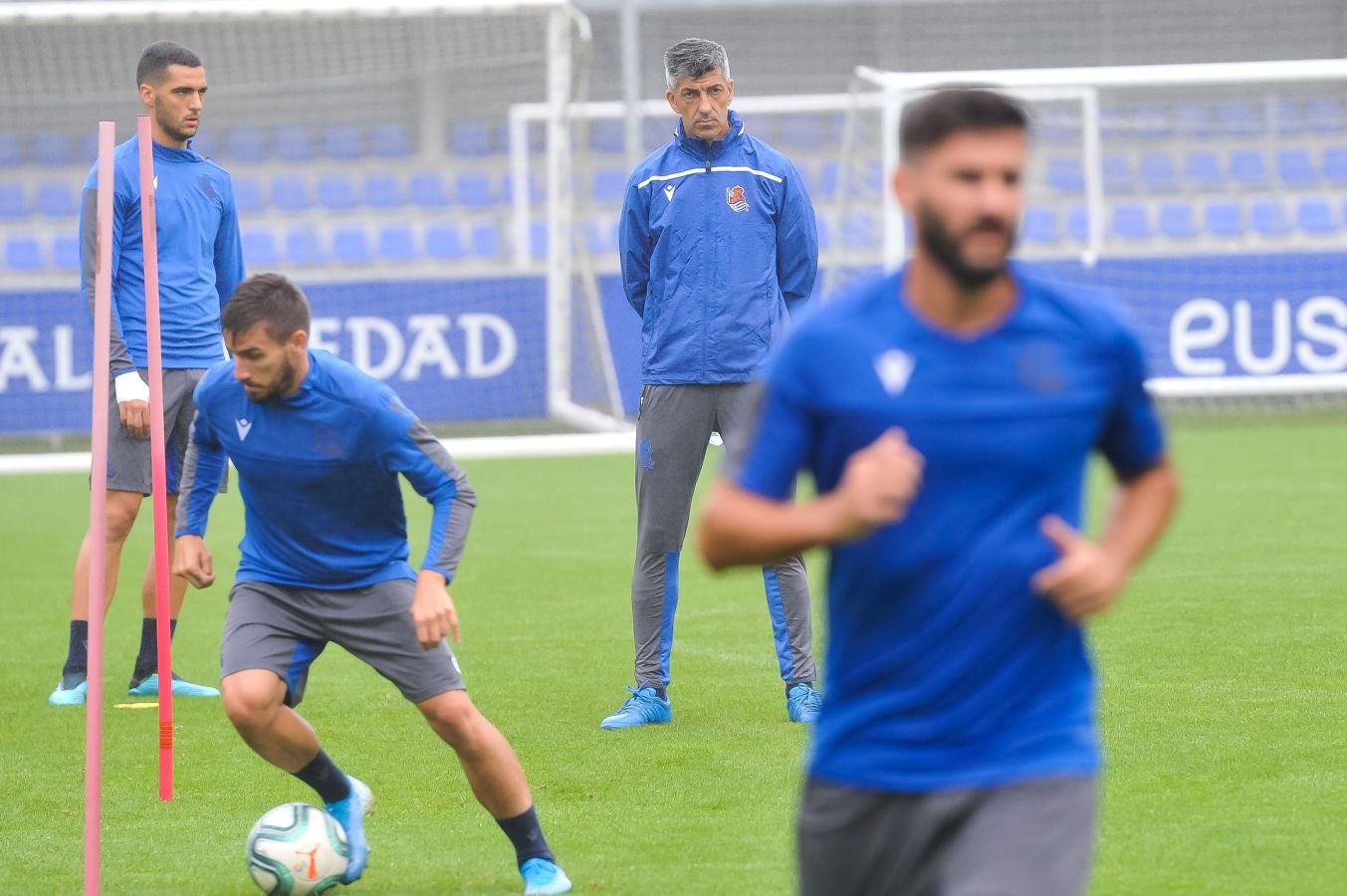 Solo diez jugadores de campo han saltado a las instalaciones del Jose Luis Orbegozo. El técnico oriotarra ha querido dar descanso a muchos de sus futbolistas tras los dos últimos partidos de pretemporada y citó en el entrenamiento de hoy a los que no participaron en la final de la Euskal Herriko Txapelketa.