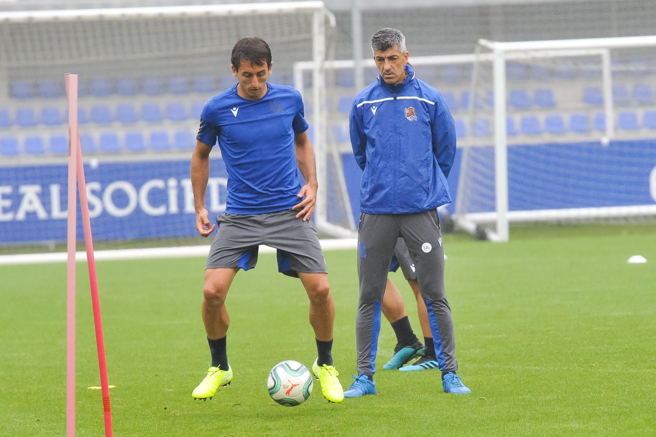 Solo diez jugadores de campo han saltado a las instalaciones del Jose Luis Orbegozo. El técnico oriotarra ha querido dar descanso a muchos de sus futbolistas tras los dos últimos partidos de pretemporada y citó en el entrenamiento de hoy a los que no participaron en la final de la Euskal Herriko Txapelketa.