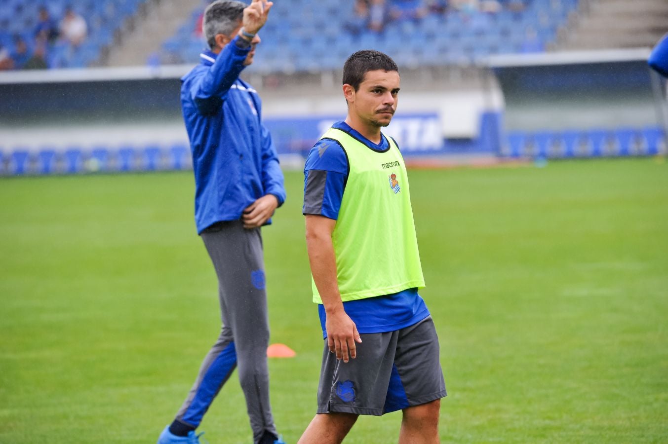 Solo diez jugadores de campo han saltado a las instalaciones del Jose Luis Orbegozo. El técnico oriotarra ha querido dar descanso a muchos de sus futbolistas tras los dos últimos partidos de pretemporada y citó en el entrenamiento de hoy a los que no participaron en la final de la Euskal Herriko Txapelketa.