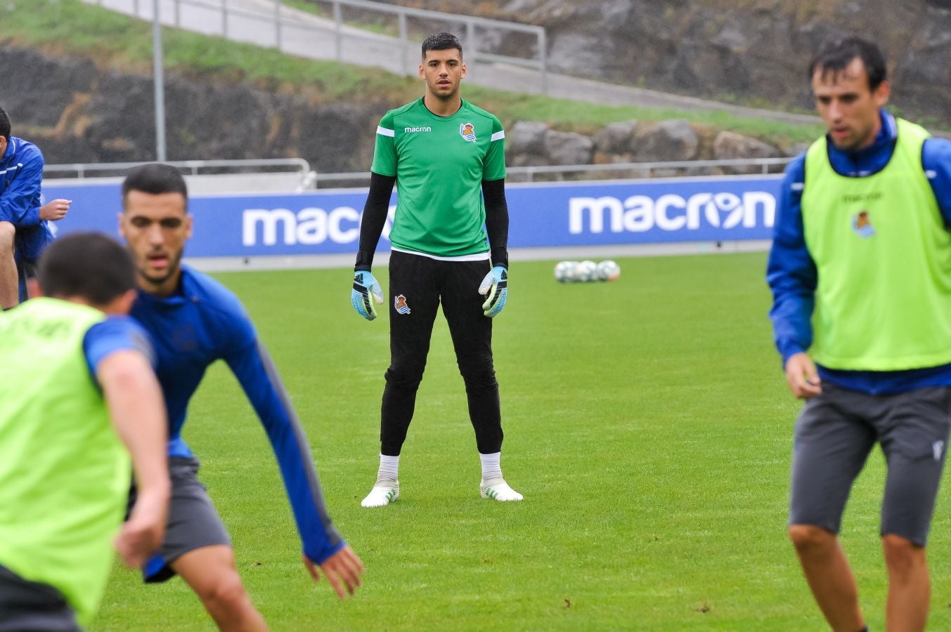 Gerónimo Rulli durante el entrenamiento de la Real Sociedad esta mañana en Zubieta. 