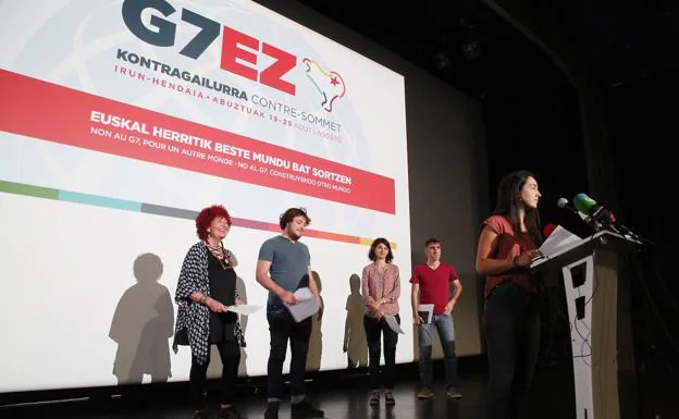 Representantes de 'G7-Ez' y 'Alternatives G-7', durante la presentación del programa de la contracumbre.