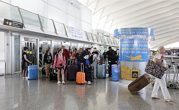 Vista del aeropuerto de Loiu.