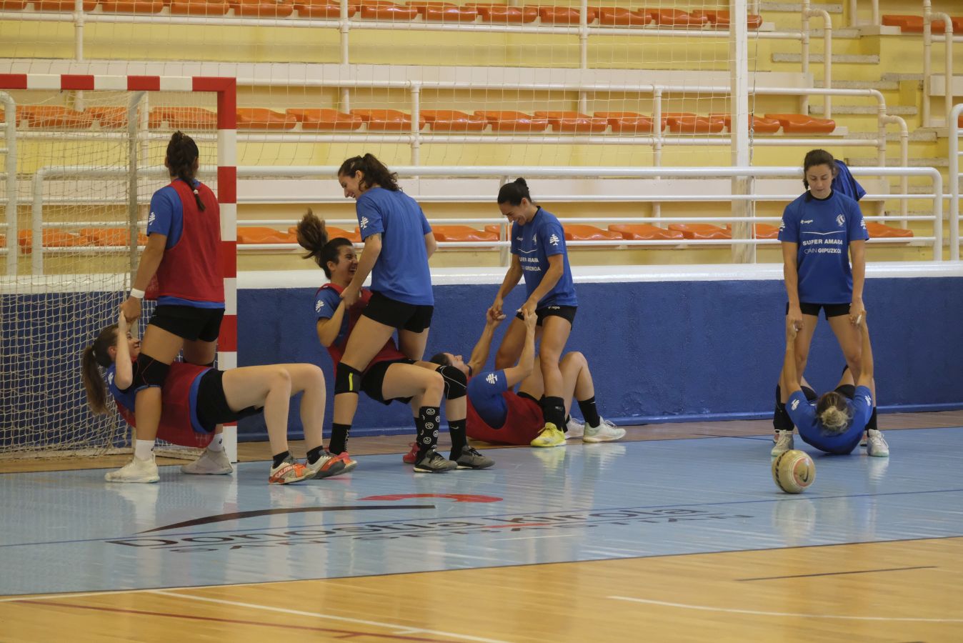 Las donostiarras afrontan su tercera semana de pretemporada con la mira puesta en el primer partido oficial de la temporada, que será la Supercopa en Eibar el 31 de agosto.