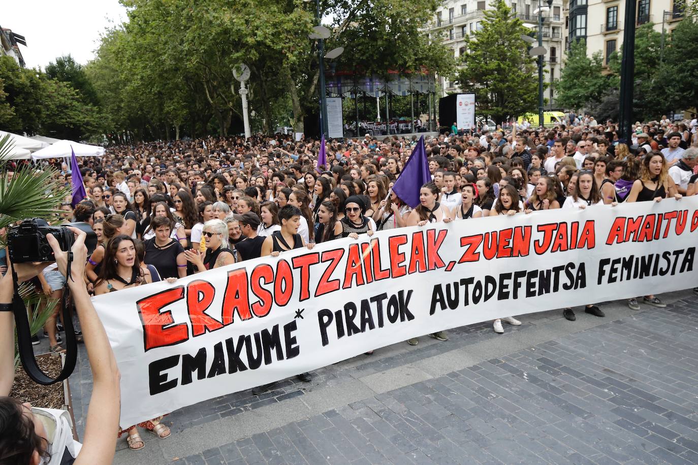 Fotos: Manifestación en contra de las agresiones sexistas en San Sebastián