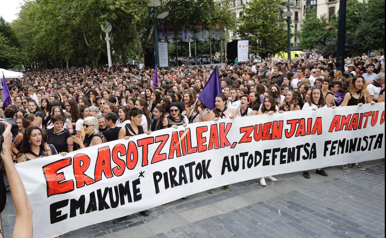 Manifestación en contra de las agresiones sexistas en Donostia de este miércoles. 