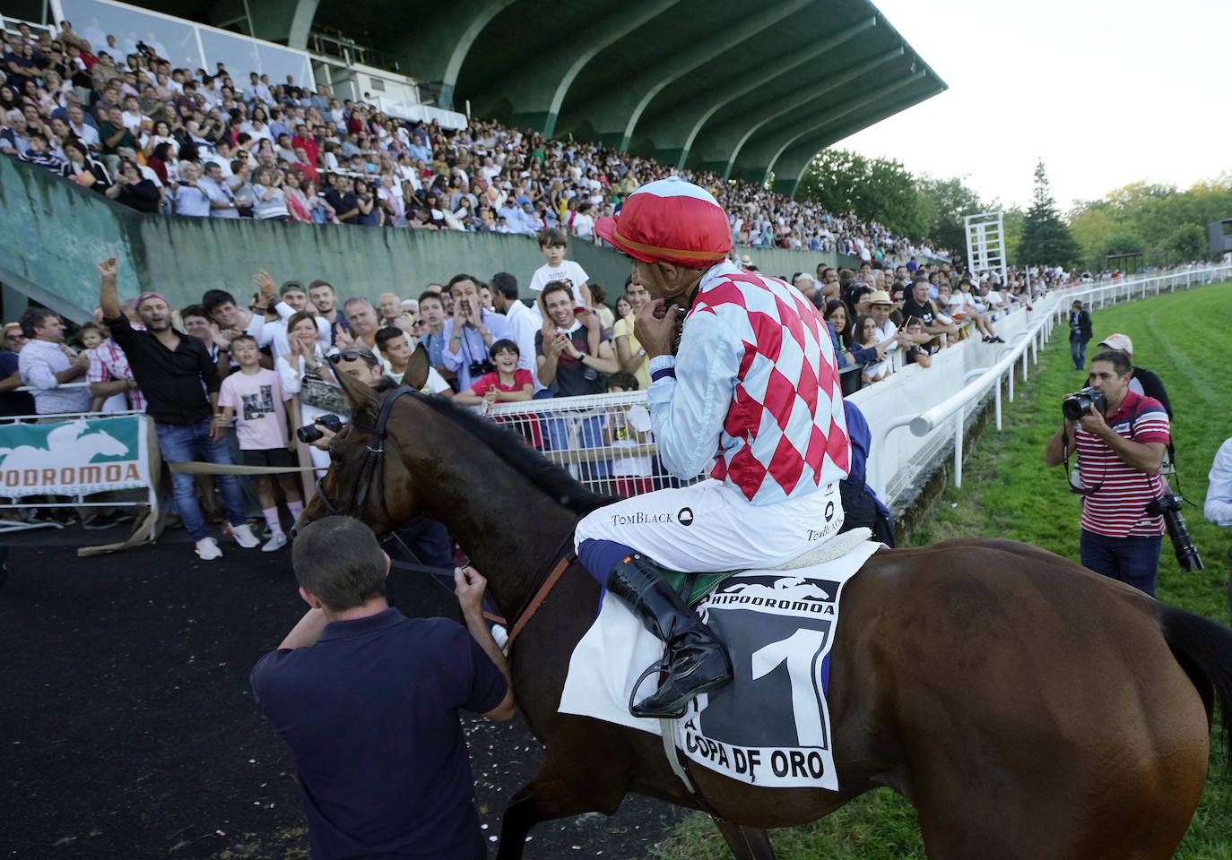 Fotos: ‘Amazing Red’ gana la Copa de Oro de San Sebastián